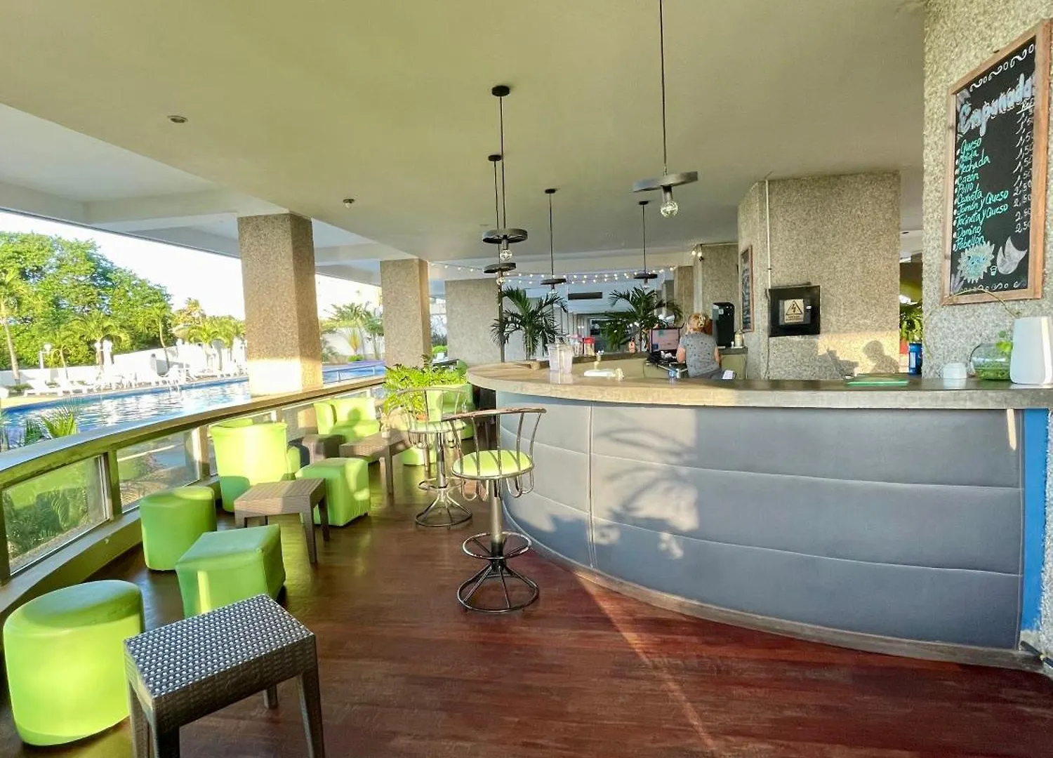 Апартаменты Apartamento Con Terraza Playa Grande Катья-ла-Мар