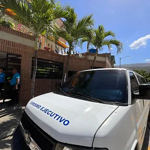 Muevete Por Vargas Hotel